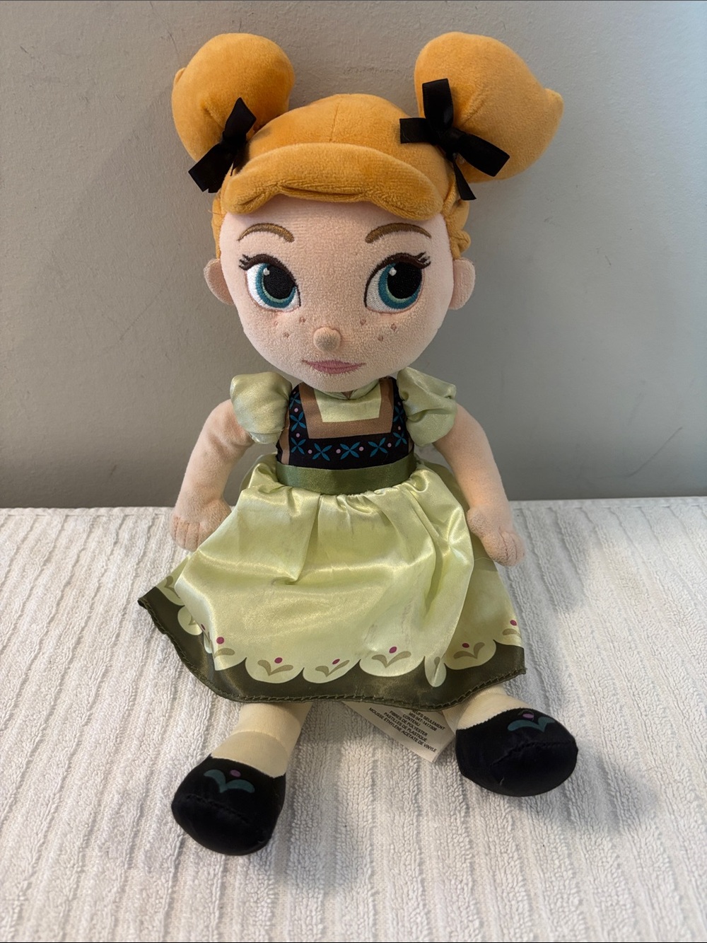Disney Parks Anna from Frozen Yellow Green Plush doll